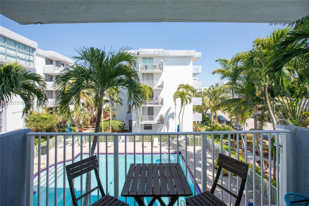 1801 S Treasure Dr 321, North Bay Village, Floride 33141, États-Unis
