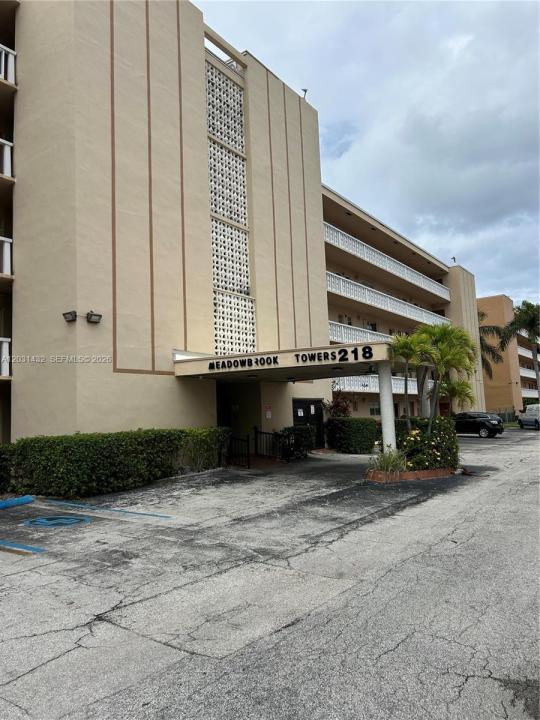 218 NE 12th Ave 203, Hallandale Beach, Floride 33009, États-Unis