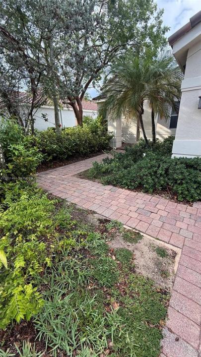 748 Tulip Cir, Weston, פלורידה 33327, ארצות הברית של אמריקה