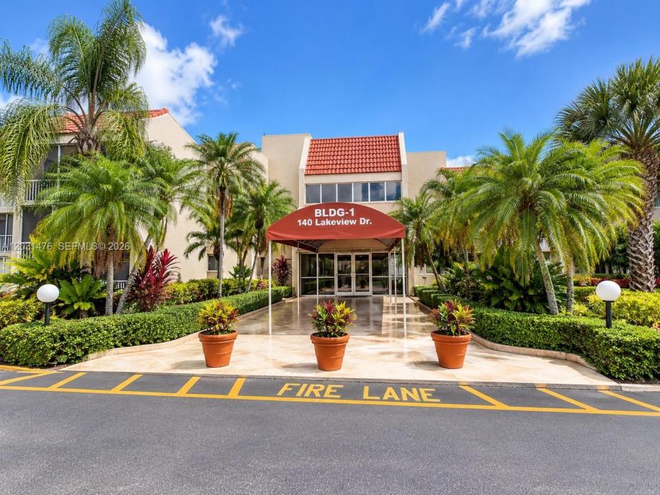 140 Lakeview Dr 211, Weston, Florida 33326, Stati Uniti