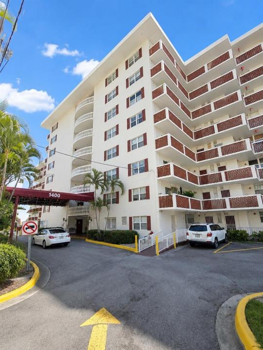 3660 NE 166th St 805, North Miami Beach, Флорида 33160, Соединенные Штаты