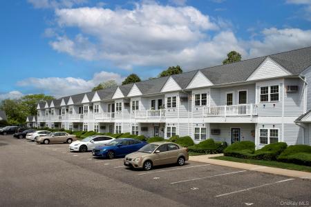 30 BAY POINT Court, West Babylon, New York 11704