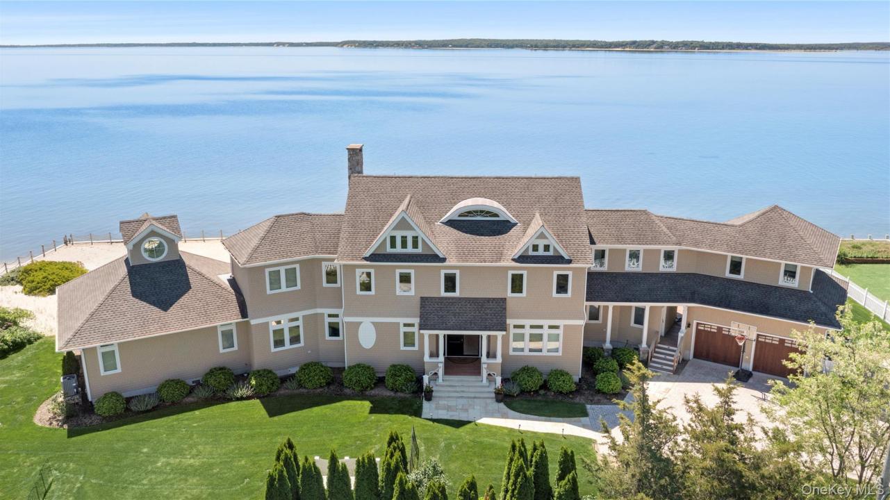 49 Dunlookin Lane, Riverhead, New York 11970