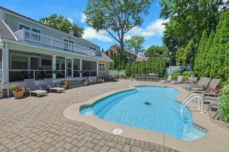 21 Soundview Drive, Eastchester, New York 10709, USA