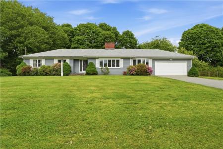 8 Wabasso Terrace, Middletown, Rhode Island 02842, USA