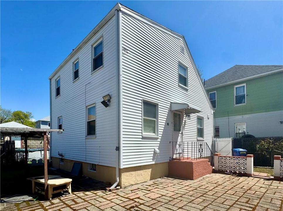 215 Roosevelt Street, Providence, Rhode Island 02909, USA