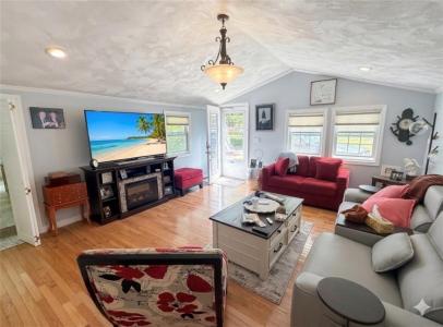 36 Pettaquamscutt Lake Road, Narragansett, Rhode Island 02874, USA
