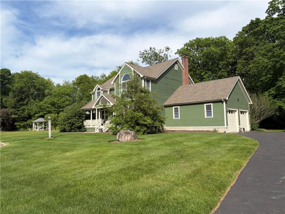 35 Great Road, Barrington, Rhode Island 02806