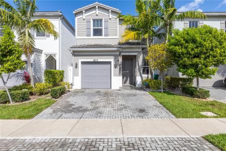 4813 NW 48th Ter, Tamarac, Florida 33319, USA