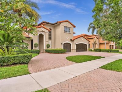 8052 NW 161st Ter, Miami Lakes, Florida 33016, USA
