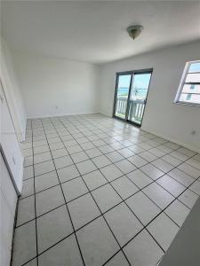 2001 Bay Dr 401, Miami Beach, Florida 33141, USA