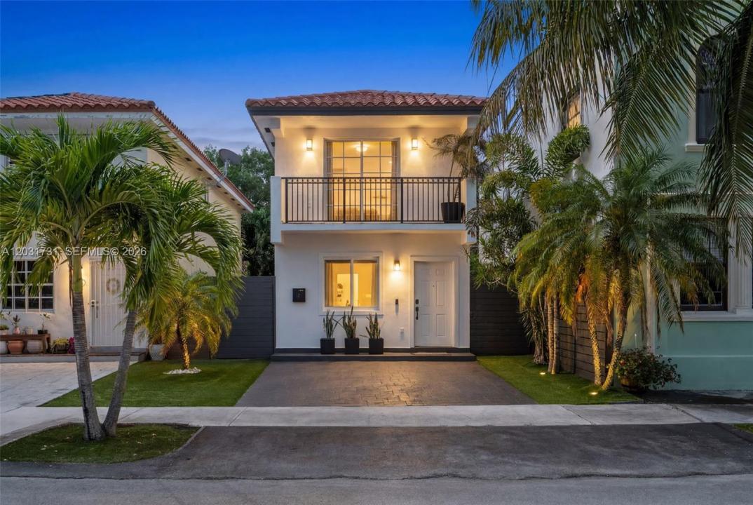 2752 SW 11th St, Miami, Florida 33135, USA