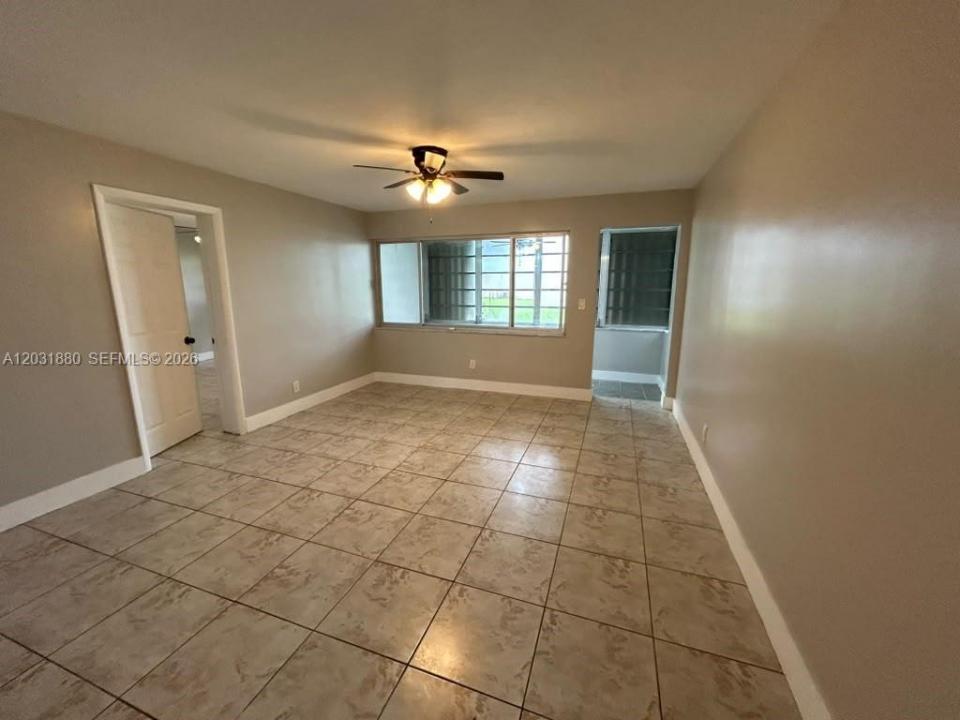 1450 NE 191st St 106, Miami, Florida 33179, Stati Uniti