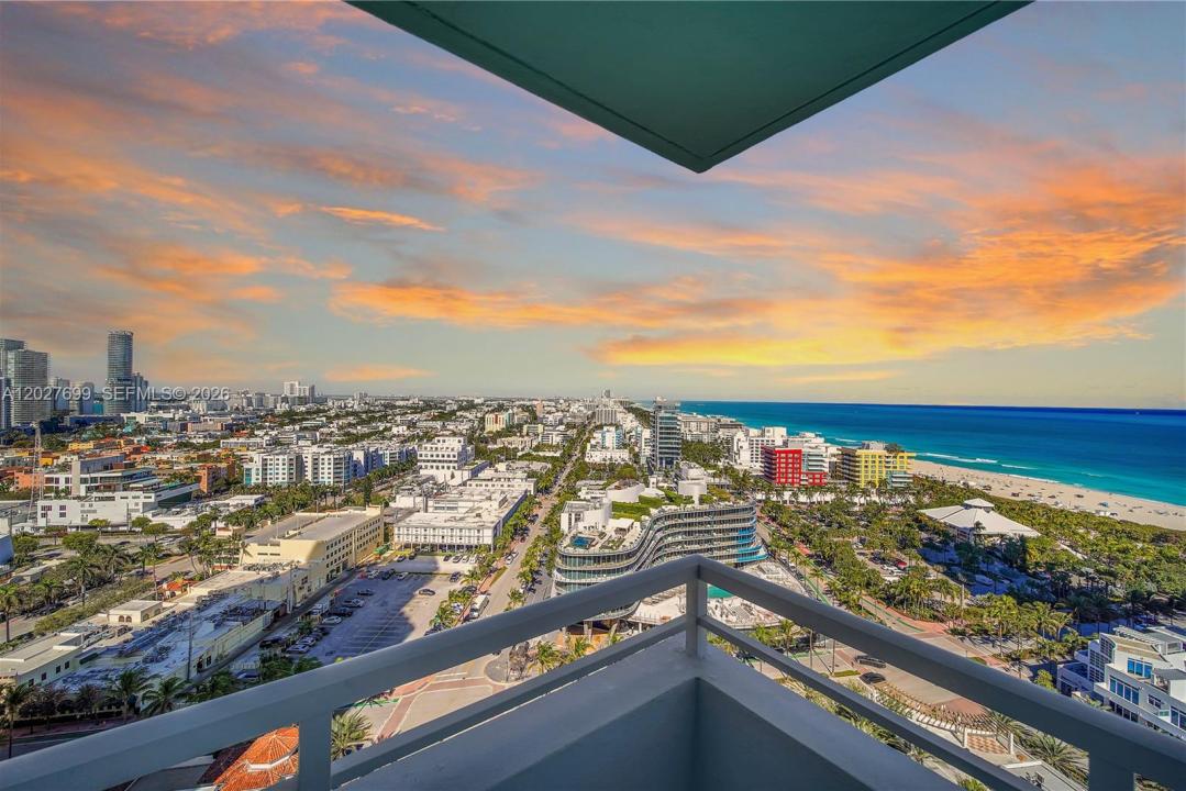 400 S Pointe Dr 2310, Miami Beach, Florida 33139, USA