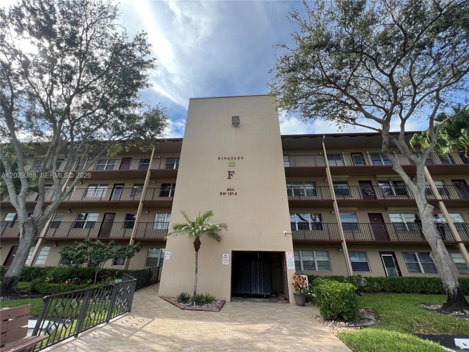 800 SW 131st Ave 206F, Pembroke Pines, Floride 33027, États-Unis