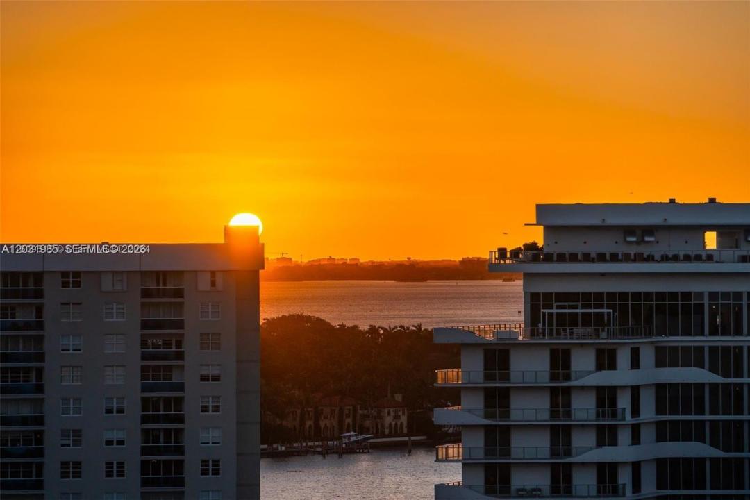 6899 Collins Ave 1903, Miami Beach, Floryda 33141, USA