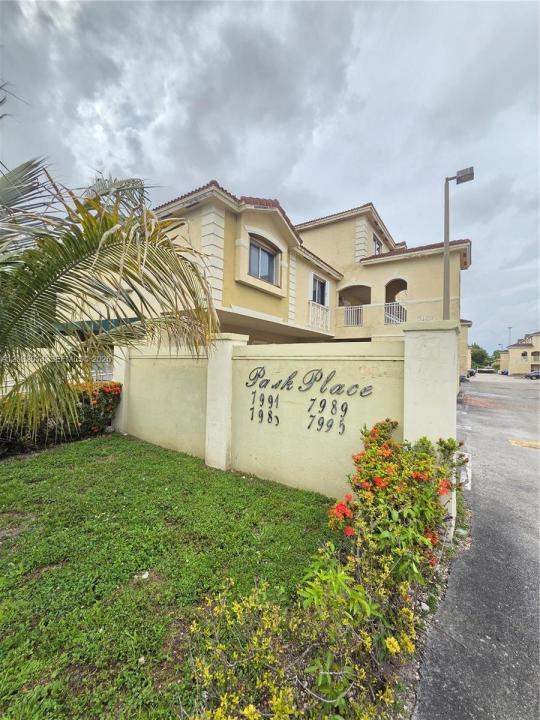 7989 NW 8th St 108D, Miami, Floride 33126, États-Unis