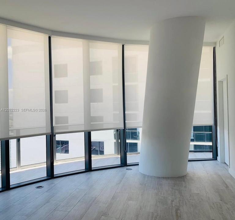 950 Brickell Bay Dr 701, Miami, Florida 33131, USA