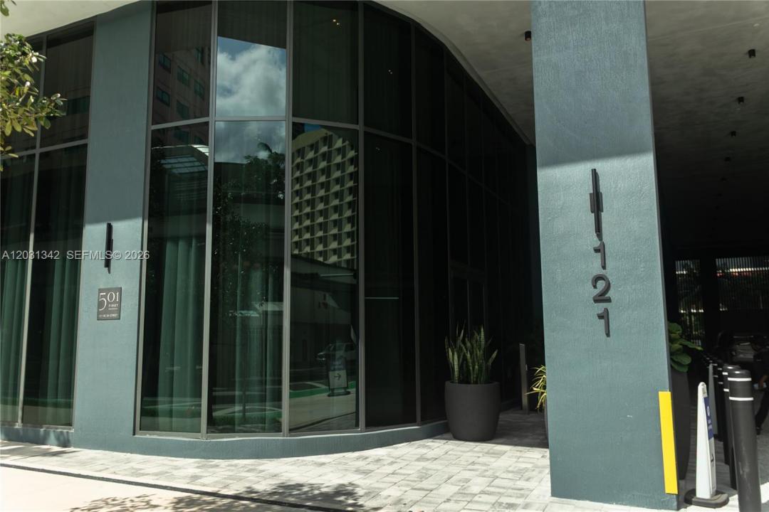 121 NE 5th St 1012A, Miami, Florida 33132, Stati Uniti