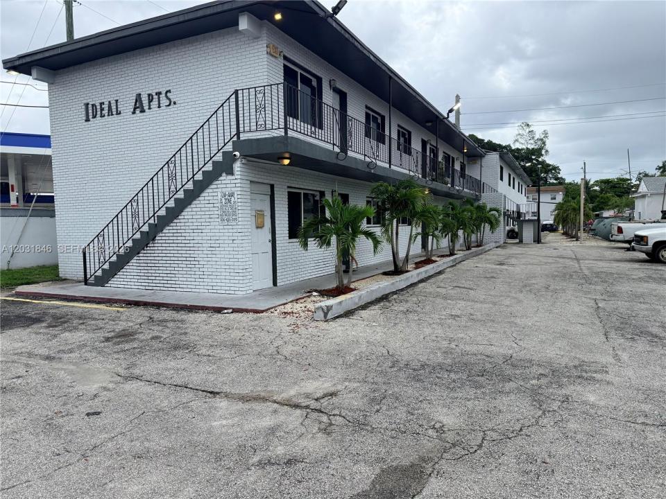 7824 NW 5th Ct 7, Miami, Florida 33150, USA