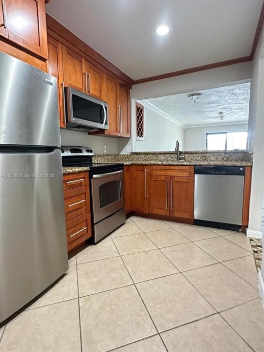 851 NE 207th Ter 6-202, Miami, Florida 33179, Stati Uniti