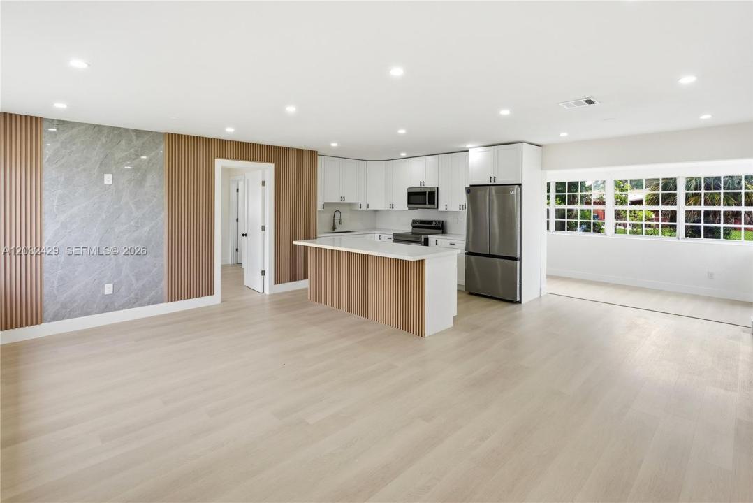 701 NW 176th Ter, Miami Gardens, Florida 33169, USA