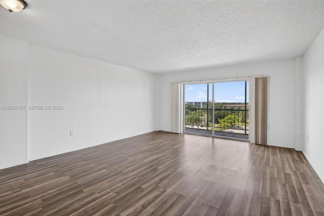 4174 Inverrary Dr 805, Lauderhill, Florida 33319, USA