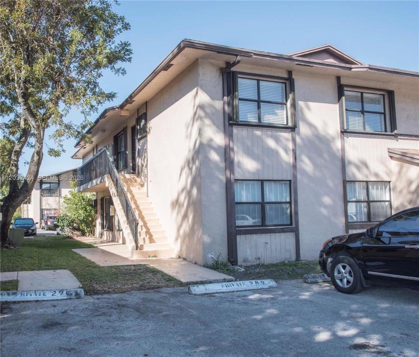 2500 W 67th Pl 21-26, Hialeah, Floryda 33016, USA