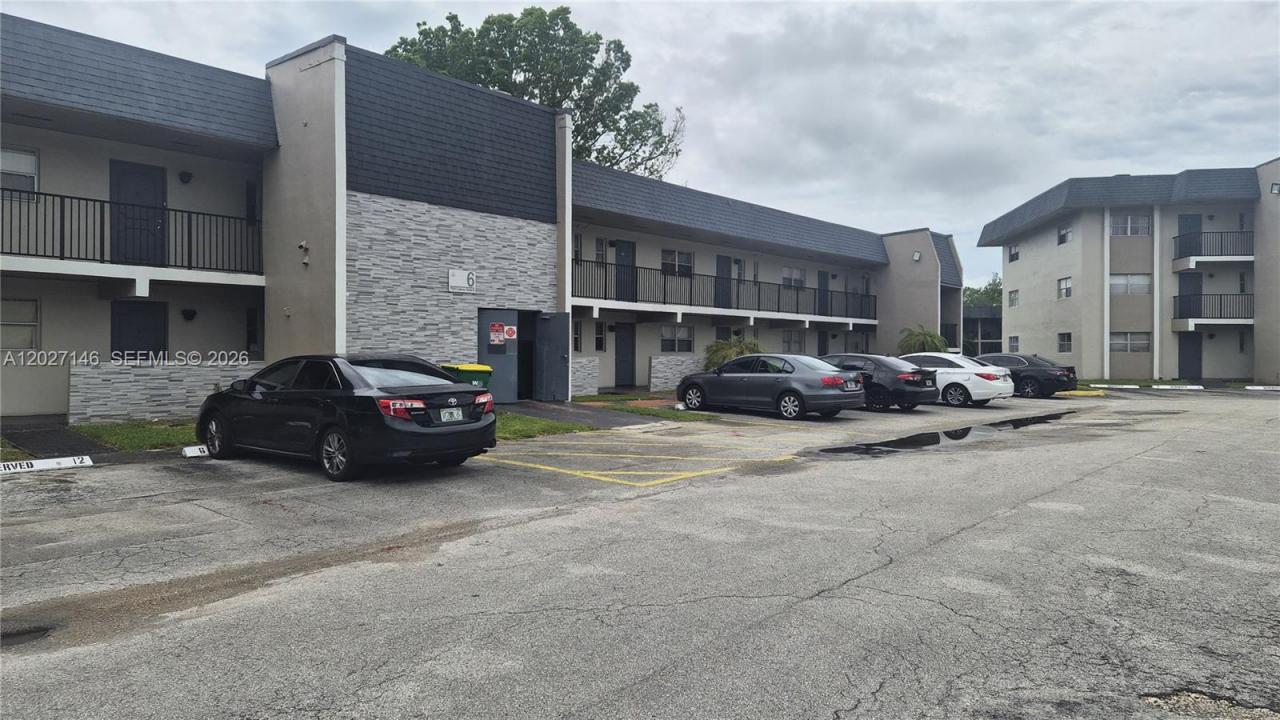 7920 N Colony Cir N 103, Tamarac, Florida 33321, USA