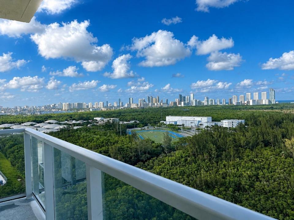 14951 Royal Oaks Ln 2002, North Miami, Floride 33181, États-Unis