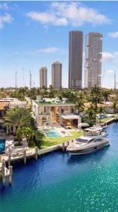 18800 N Bay Rd, Sunny Isles Beach, Floride 33160, États-Unis