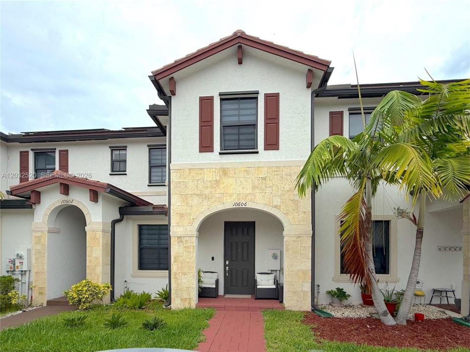 10606 W 32nd Ln, Hialeah, Florida 33018, USA