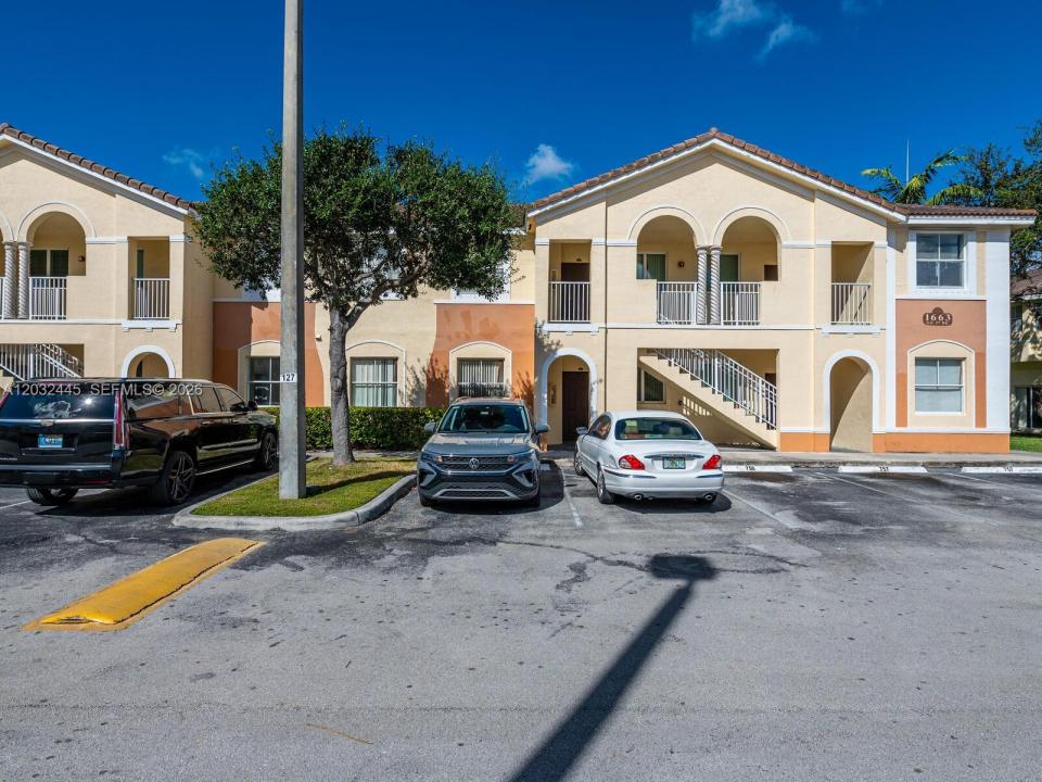 1663 SE 27th Dr 108, Homestead, Floryda 33035, USA
