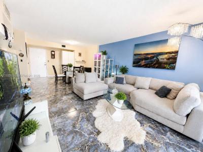 4200 Hillcrest Dr 403, Hollywood, Florida 33021, USA