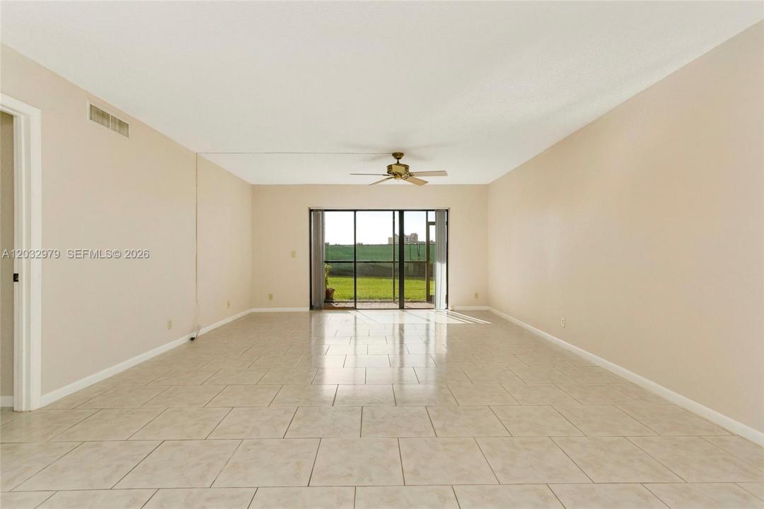 300 Racquet Club Rd 104, Weston, Florida 33326, USA