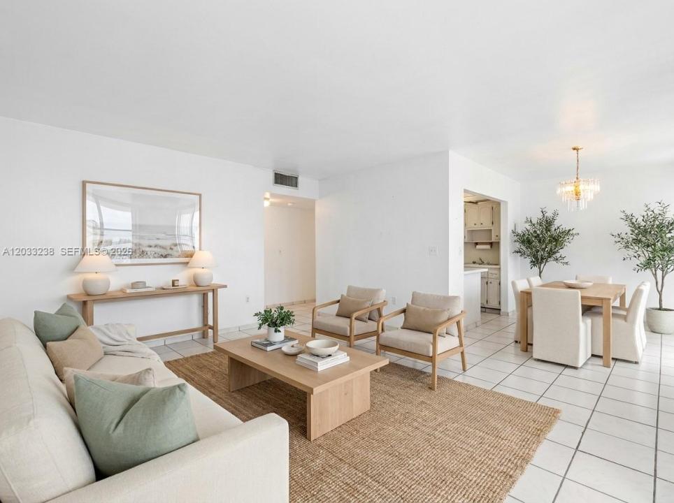 8001 Byron Ave 3C, Miami Beach, Florida 33141, Stati Uniti