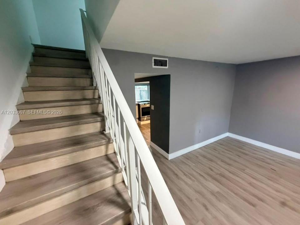 274 NE 141st St 3C, Miami, Florida 33161, USA