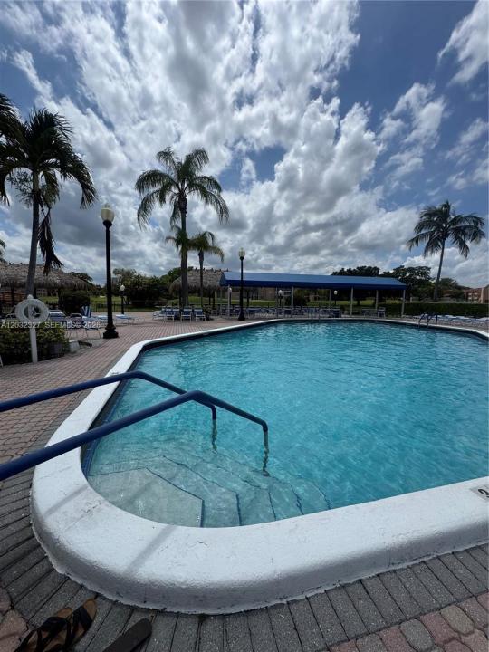 9241 Sunrise Lakes Blvd 109, Sunrise, Floride 33322, États-Unis