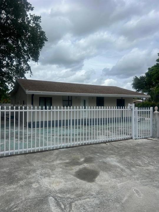2467 NW 103rd St, Miami, Floride 33147, États-Unis