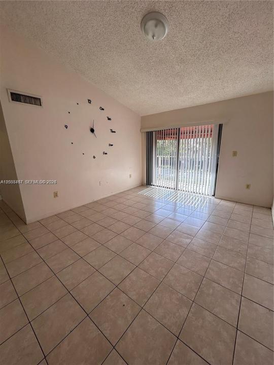 15630 SW 80th St I-305, Miami, Floryda 33193, USA