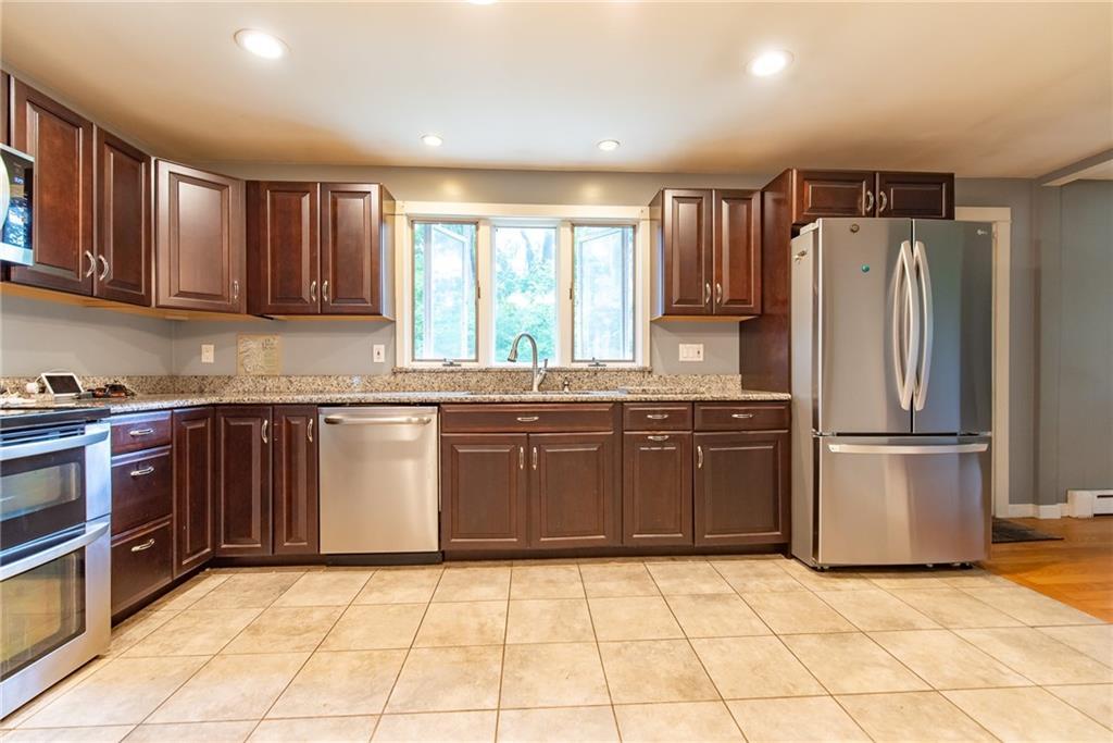 11 COUNTRY HILL Road, Cumberland, Rhode Island 02864