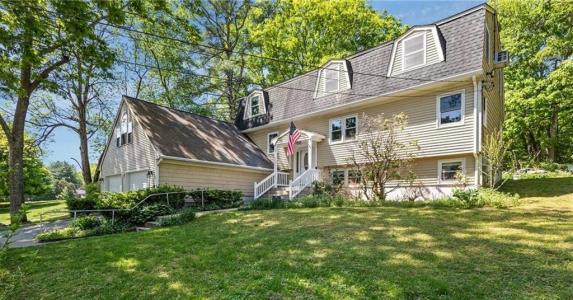 416 Farnum Pike, Smithfield, Rhode Island 02917, USA