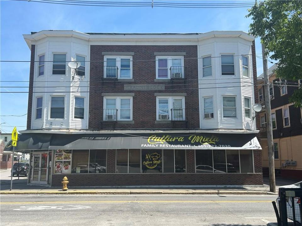 915 Dexter Street, Central Falls, Rhode Island 02863, USA