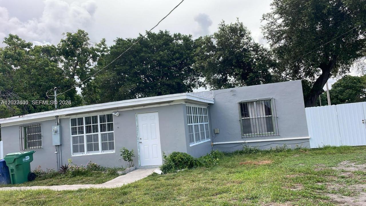 2437 NW 98th St, Miami, Florida 33147, USA