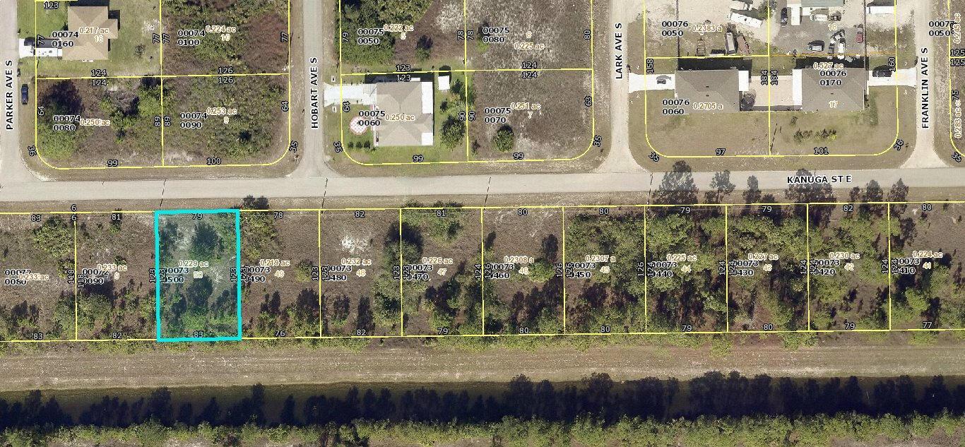 1018 Kanuga E Street, Lehigh Acres, Floride 33974, États-Unis