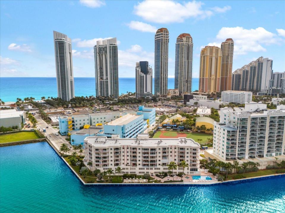 18260 N Bay Road 304, Sunny Isles Beach, Floride 33160, États-Unis