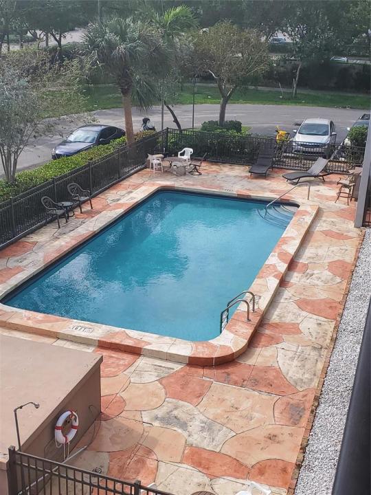 1021 NE 24th Avenue 4, Pompano Beach, Florida 33062, USA