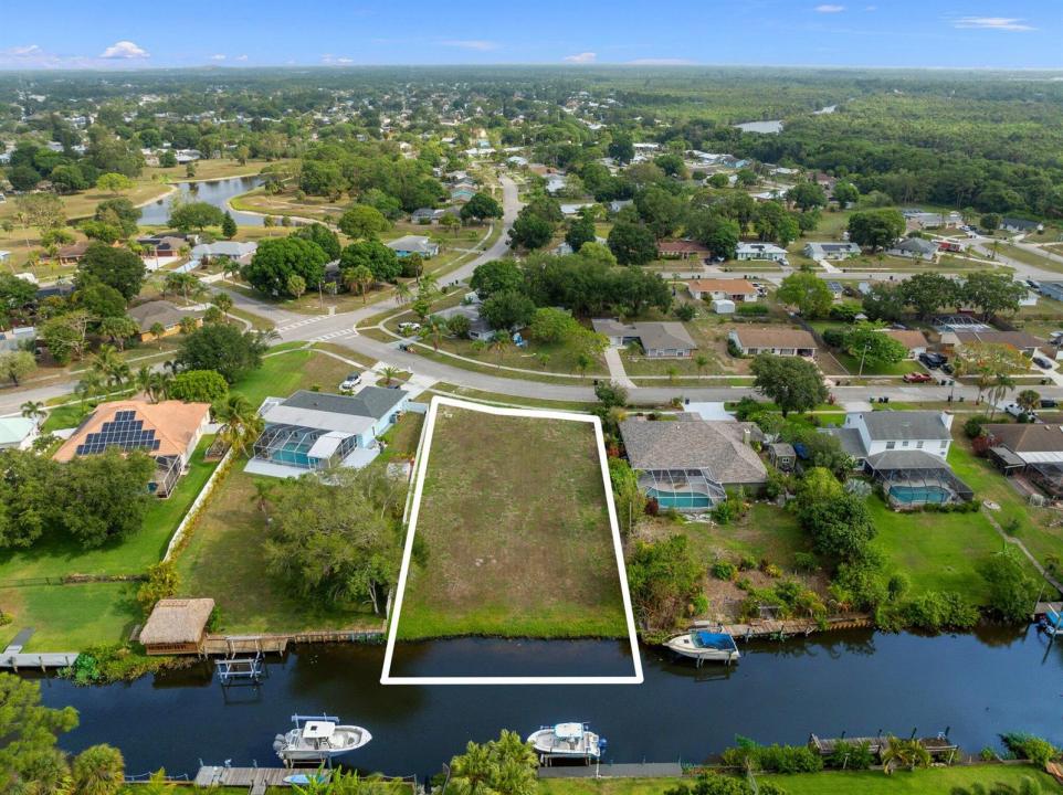 420 NE Cornwall Avenue, Port St. Lucie, فلوريدا 34983, الولايات المتحدة