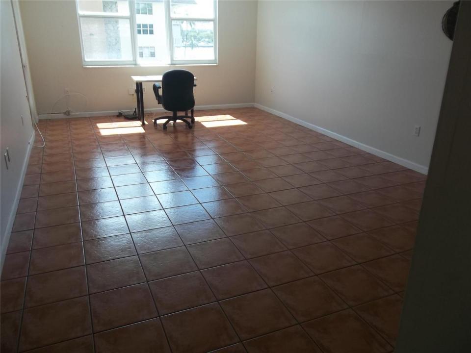 1893 S Ocean Drive 302, Hallandale Beach, Floride 33009, États-Unis