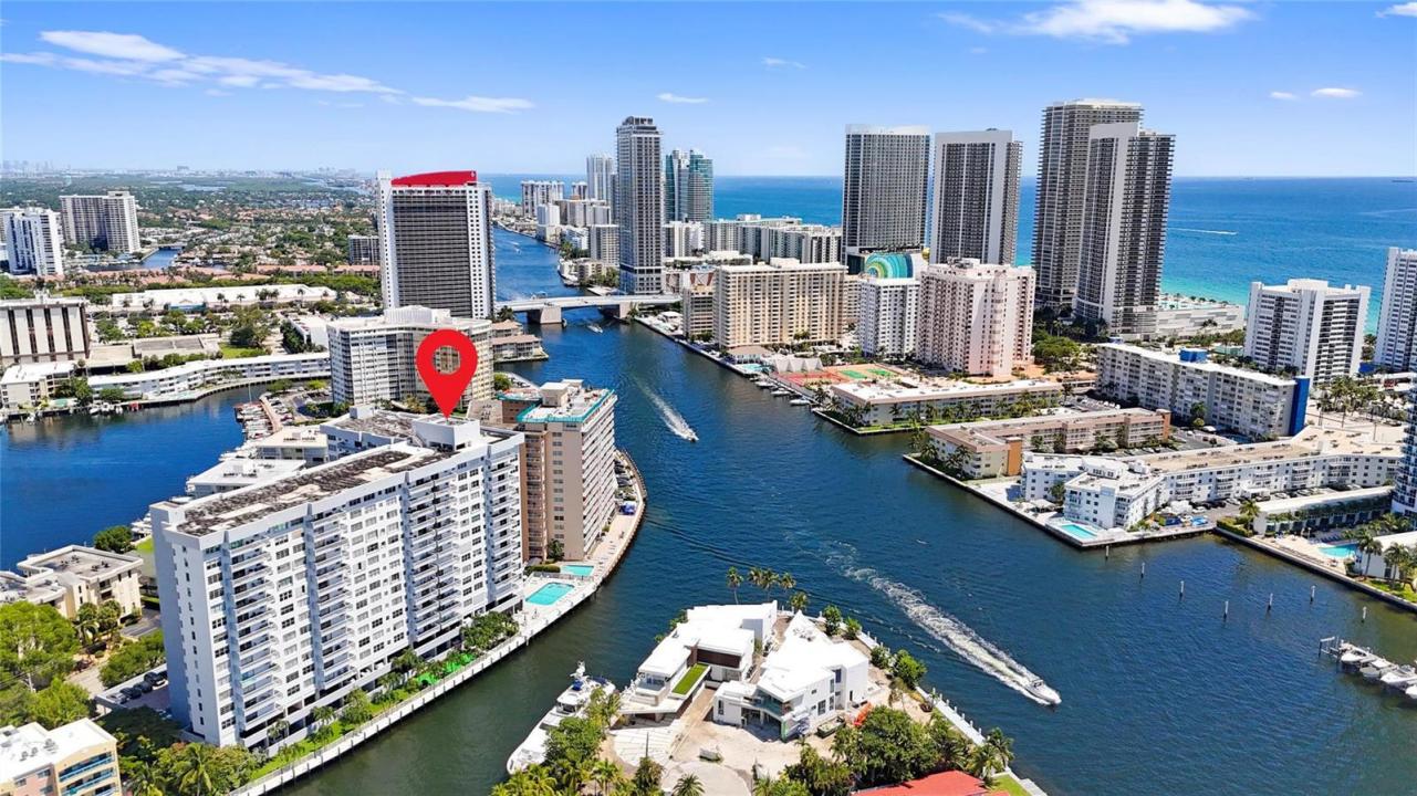 137 Golden Isles Drive 706, Hallandale Beach, Floride 33009, États-Unis